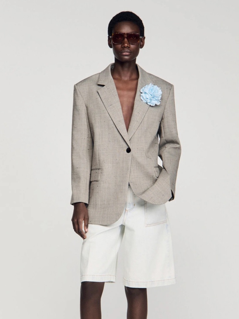 Sandro Light Beige Single-Button Blazer with Blue Lapel Flower